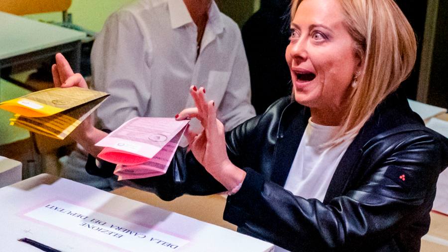 Probabile vittoria della destra italiana fa presagire rischi ma non sbandare nell'estremismo