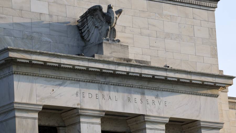 Il funzionario della Fed avverte che i tagli alle tasse del Regno Unito aumentano il rischio di recessione globale