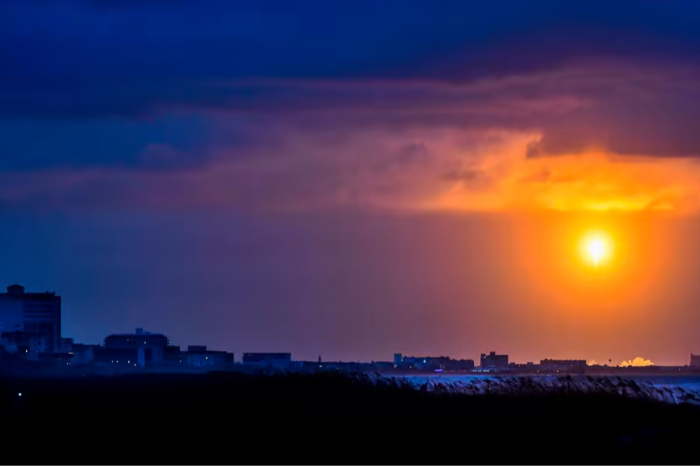 Il razzo SpaceX che trasporta i satelliti Internet Starlink decolla al largo di Cape Canaveral in Florida