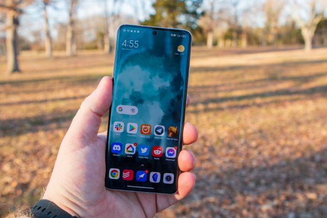 Apple’s Dynamic Island could soon be making its way onto some Android phones