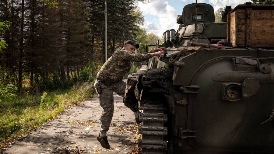 Gli ucraini continuano a respingere le truppe russe a est ea sud