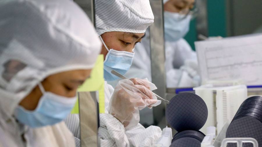 Gli Stati Uniti hanno deciso di imporre ampi controlli sulle esportazioni per frenare i produttori di chip cinesi