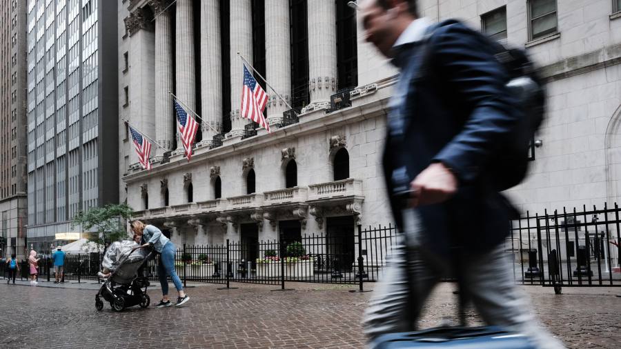Le banche di Wall Street tagliano 34 miliardi di dollari dalle previsioni sugli utili delle grandi aziende