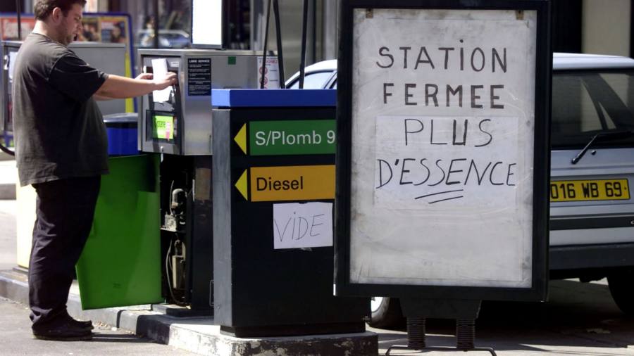 Il governo francese minaccia di intervenire nello sciopero dei lavoratori dell'energia