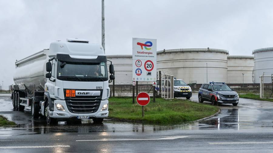 Total accusato di essere complice dei crimini di guerra russi in Ucraina