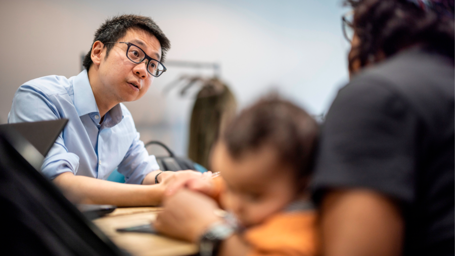 Lo studio legale della città aiuta i clienti a combattere la povertà a costo della vita