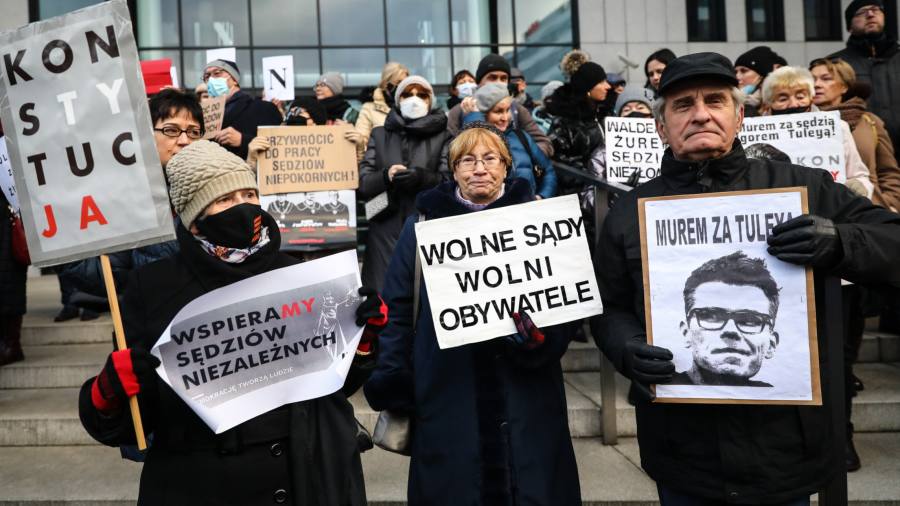 La situazione di stallo sullo stato di diritto minaccia i nuovi finanziamenti dell'UE alla Polonia