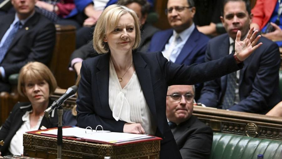 Governo Truss allo sbando mentre il ministro dell'Interno Braverman si dimette