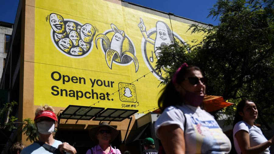 Le azioni Snap precipitano a causa dell'aumento delle perdite e dei problemi pubblicitari