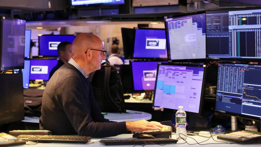 Le azioni di Wall Street oscillano dopo il rimbalzo del PIL statunitense