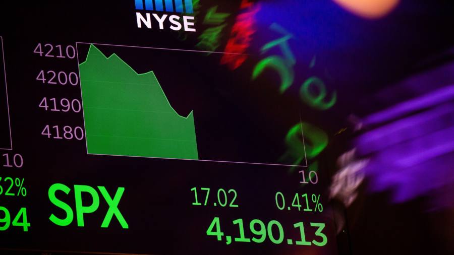 Il capo degli standard contabili statunitensi risponde alle critiche sul ritmo delle regole