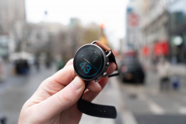 Fossil Gen 6 Wear 3.2 update rollout starts on October 17