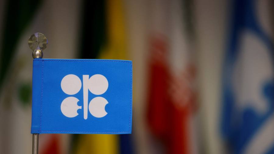 L'Opec+ mantiene stabile la produzione di petrolio mentre si profilano nuove sanzioni alla Russia