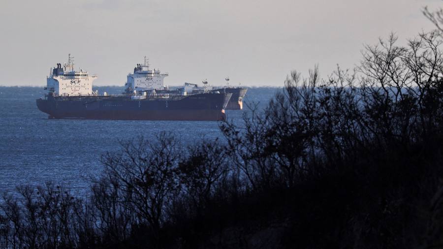 Come il tetto del prezzo del petrolio del G7 ha bloccato il Bosforo