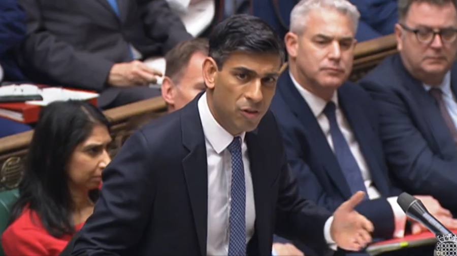 Rishi Sunak promette "nuove leggi severe" mentre il personale di frontiera del Regno Unito annuncia lo sciopero