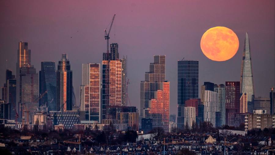 La città è pronta per la spinta mentre Hunt allenta il regolamento dei servizi finanziari