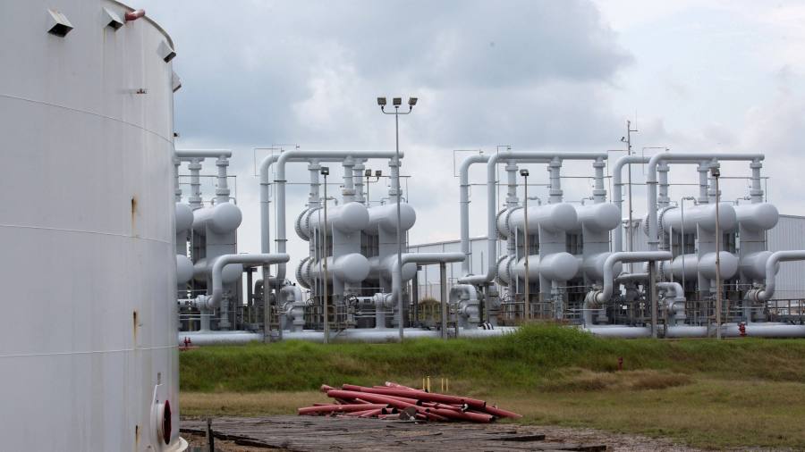 Gli Stati Uniti ricompreranno petrolio per scorte di emergenza dopo il calo del prezzo