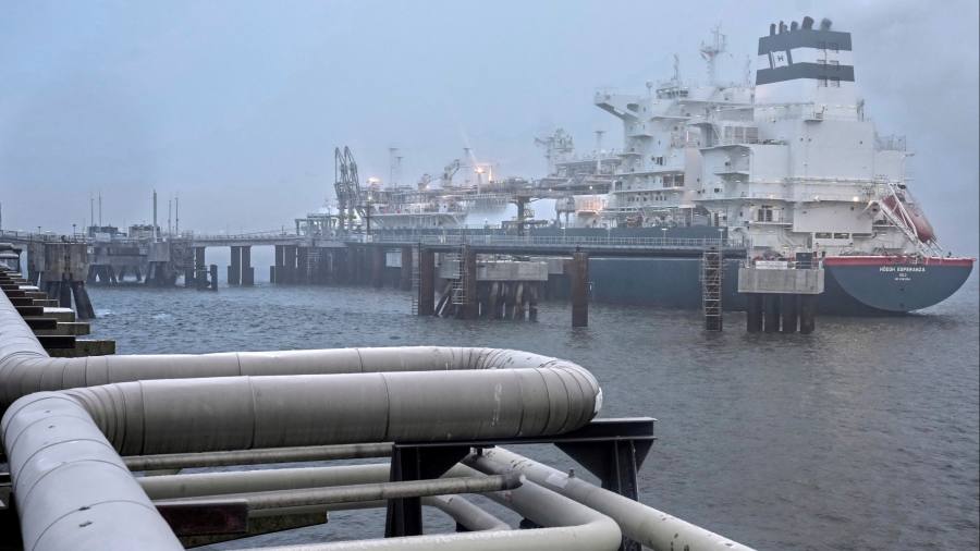 La Germania apre un terminale di gas galleggiante nel porto del Mare del Nord
