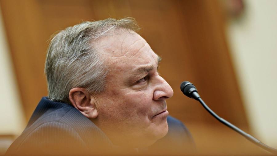 John Ray III, il vigile del fuoco arruolato per sedare la crisi FTX