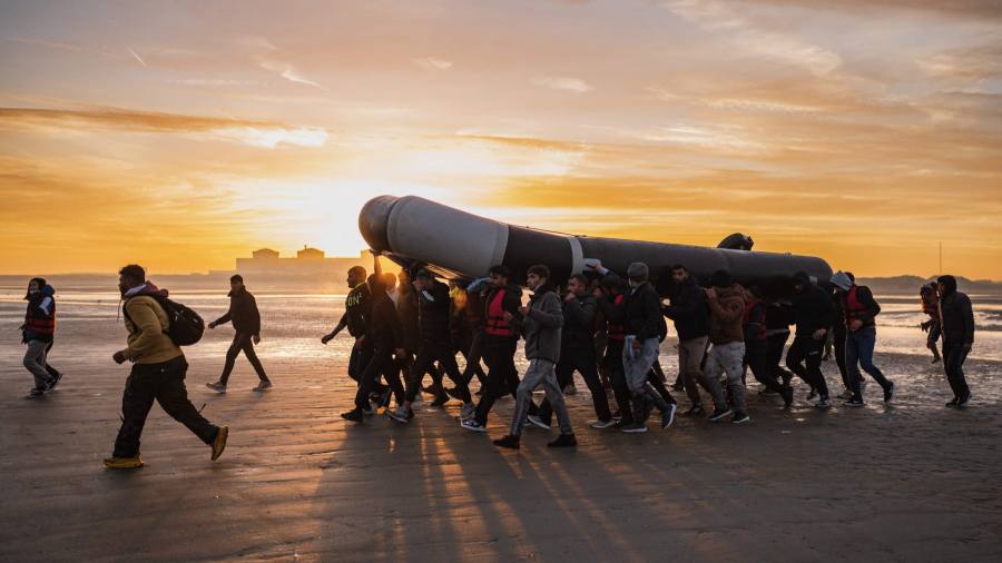 Parlare duro non fermerà l'attraversamento della Manica da parte dei migranti