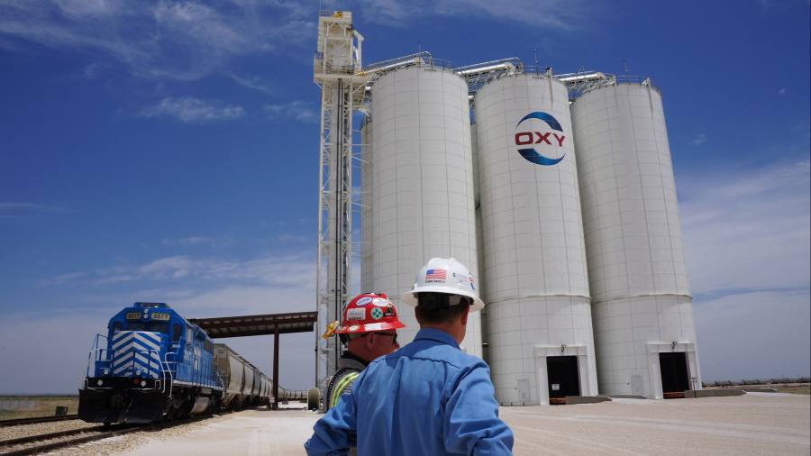 I titoli di petrolio e gas brillano in un anno infelice per le azioni statunitensi