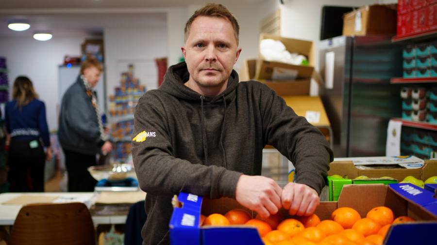 La carità cerca di fornire dignità e cibo mentre il costo della vita aumenta