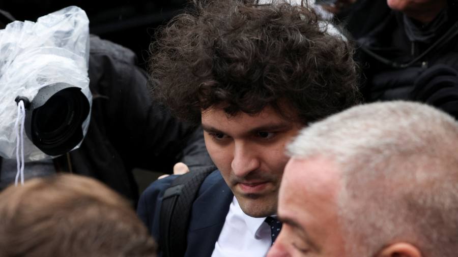 Sam Bankman-Fried si dichiara non colpevole di accuse penali per il crollo di FTX