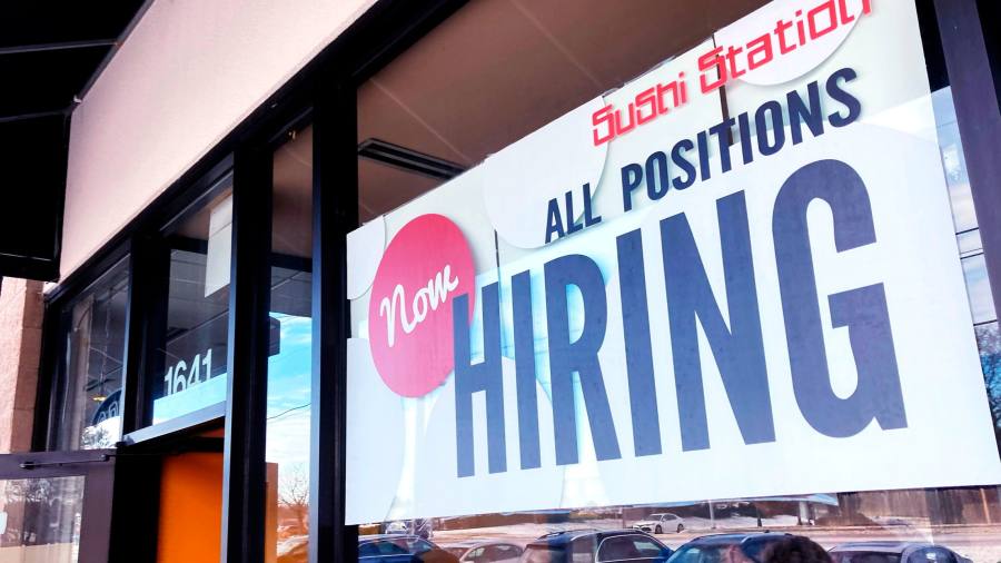 Gli aumenti dei tassi di interesse contribuiscono a rallentare la crescita dei posti di lavoro negli Stati Uniti