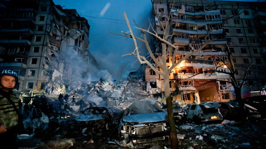 La Russia colpisce città in tutta l'Ucraina con una raffica di missili