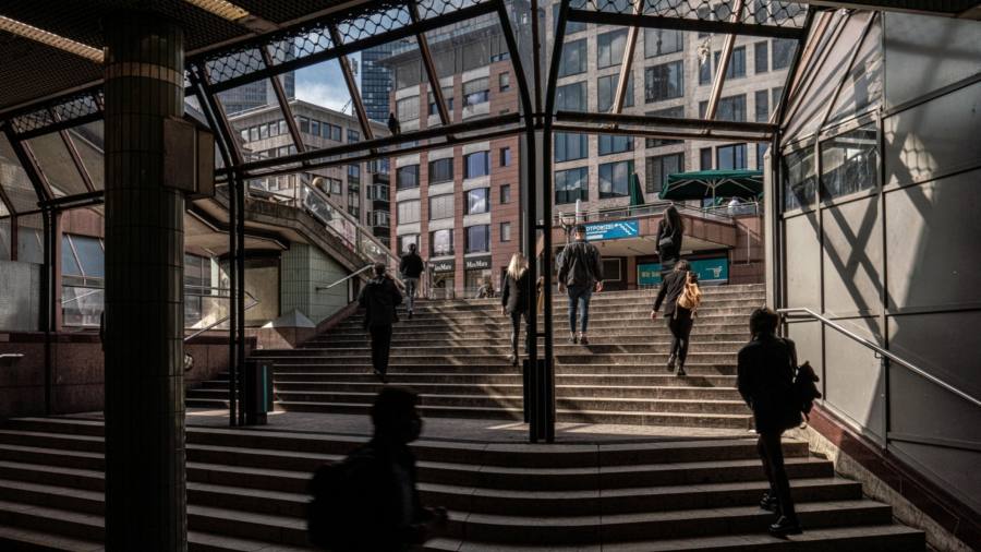 Il numero di banchieri dell'UE che guadagnano oltre 1 milione di euro ha raggiunto il record dopo la Brexit