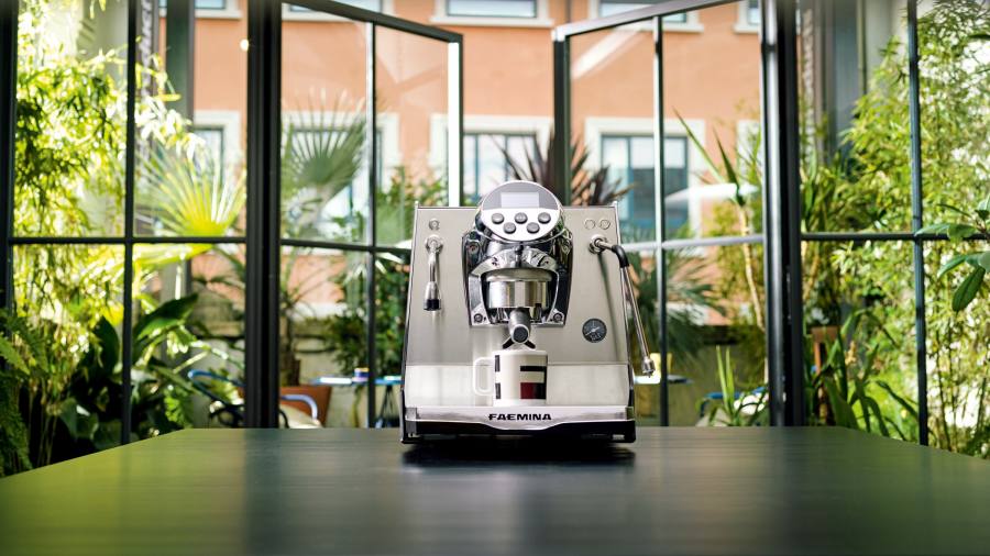 Cinque gadget per ravvivare il tuo gioco del caffè