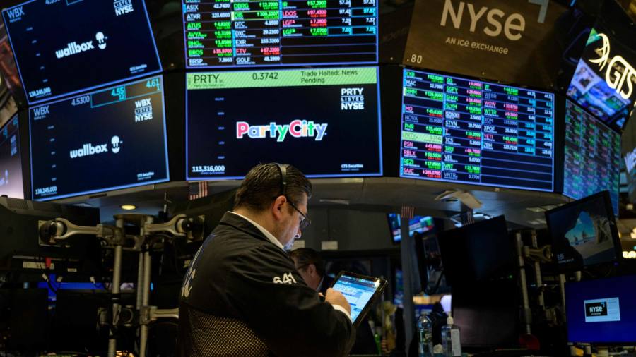 Le azioni europee scendono mentre gli investitori attendono nuovi dati economici statunitensi