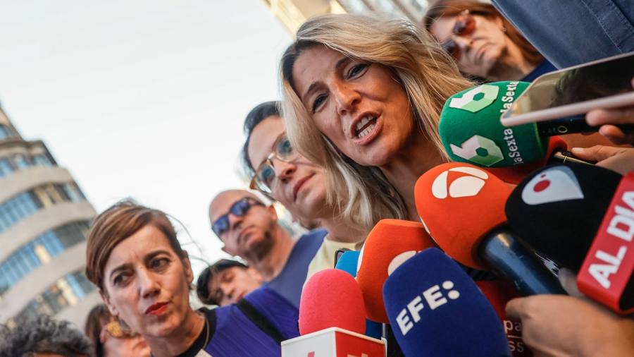 I dirigenti regionali della Spagna chiedono le dimissioni di Luis Rubiales per il bacio della Coppa del Mondo