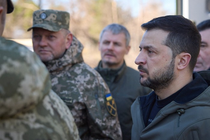 Il generale Valeriy Zaluzhnyi e il presidente Volodymyr Zelenskyy