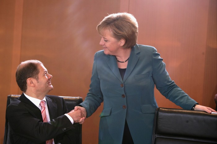 Olaf Scholz e Angela Merkel