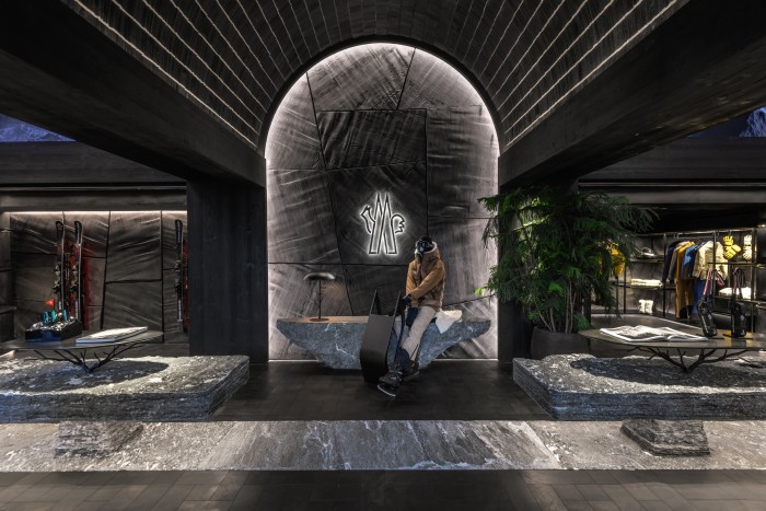 Il primo flagship store di Moncler per la linea Grenobe, a St Moritz