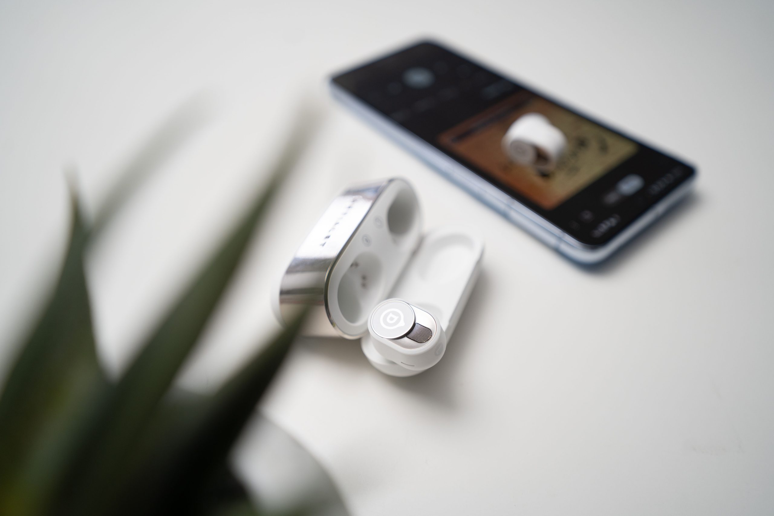 Devialet Gemini II: veri auricolari wireless che non sacrificano il suono e l'aspetto