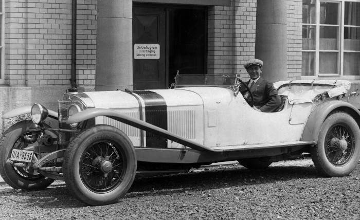 Autorennfahrer, Din einem Mercedes-Benz Sportwagen Modell 'S' 1927