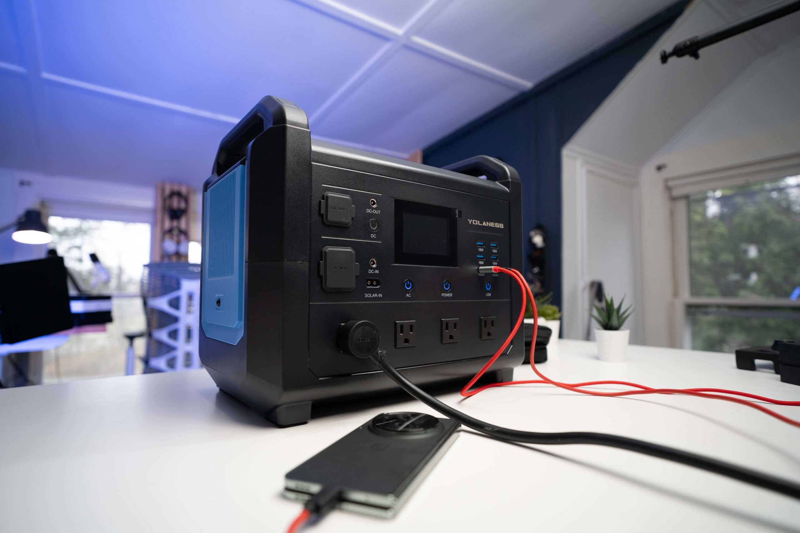 Porta con te la centrale elettrica Yolaness Sapy 1600 nella tua prossima avventura all'aria aperta!