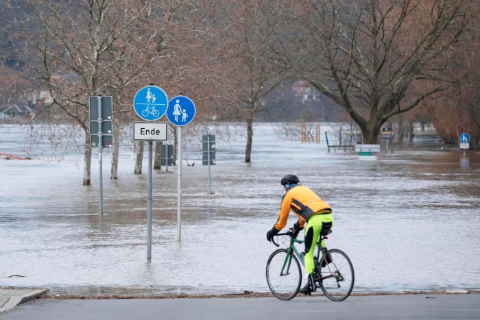 Aree allagate attorno al fiume Elba vicino a Dresda