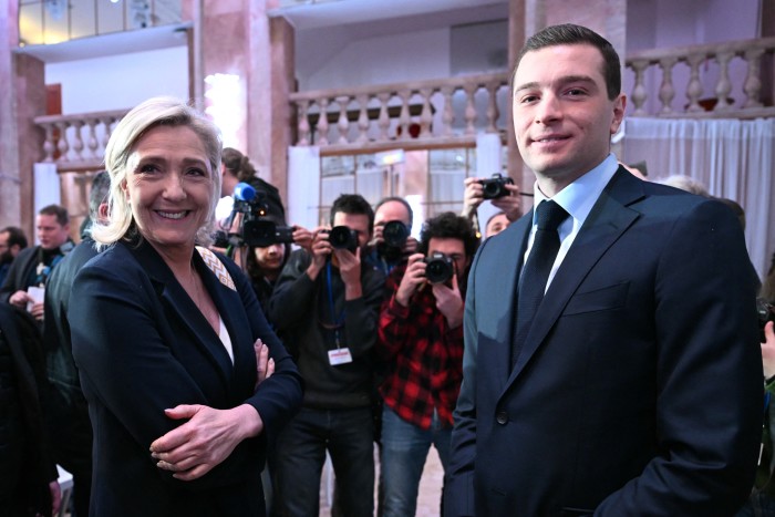 La leader del Rassemblement National Marine Le Pen e il presidente del partito Jordan Bardella