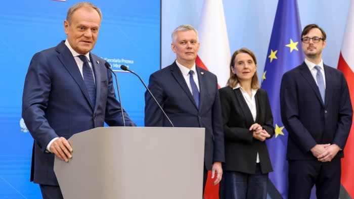 Donald Tusk fa un rimpasto di governo tra gli scandali di spionaggio in Russia