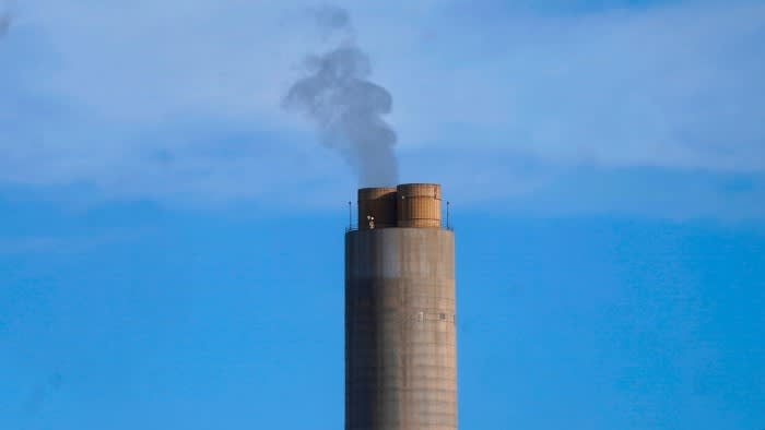 Gli Stati Uniti rallentano i piani per chiudere le centrali a carbone mentre la domanda di energia derivante dall’intelligenza artificiale aumenta