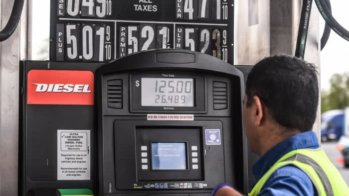 Gli Stati Uniti si apprestano a vendere benzina per domare i prezzi alla pompa in vista della stagione estiva