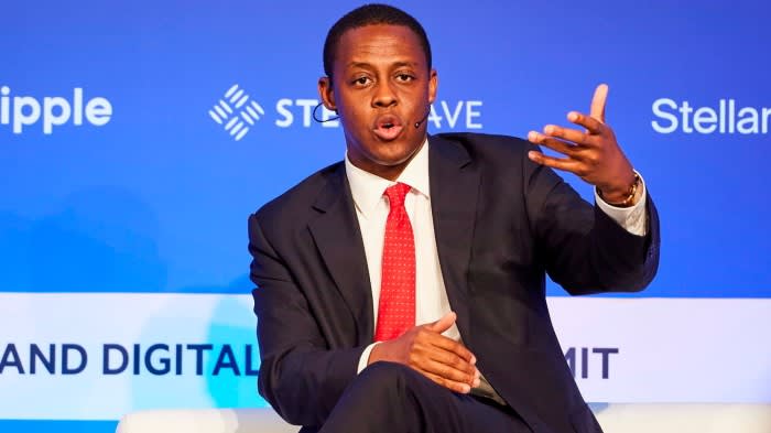 Il ministro della City del Regno Unito difende il diritto del governo di mettere in discussione le azioni di FCA