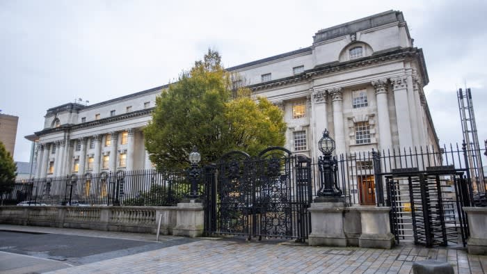 Il tribunale dell’Irlanda del Nord annulla parti fondamentali della legge britannica sull’immigrazione illegale