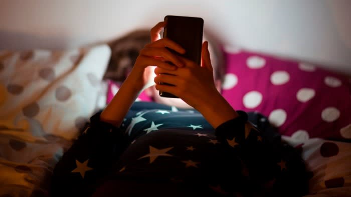 L'UE avvia un'indagine su Meta per la dipendenza dei bambini dai social media