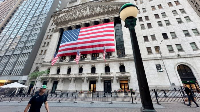 Le azioni affondano mentre la svendita dei bond alimenta il nervosismo