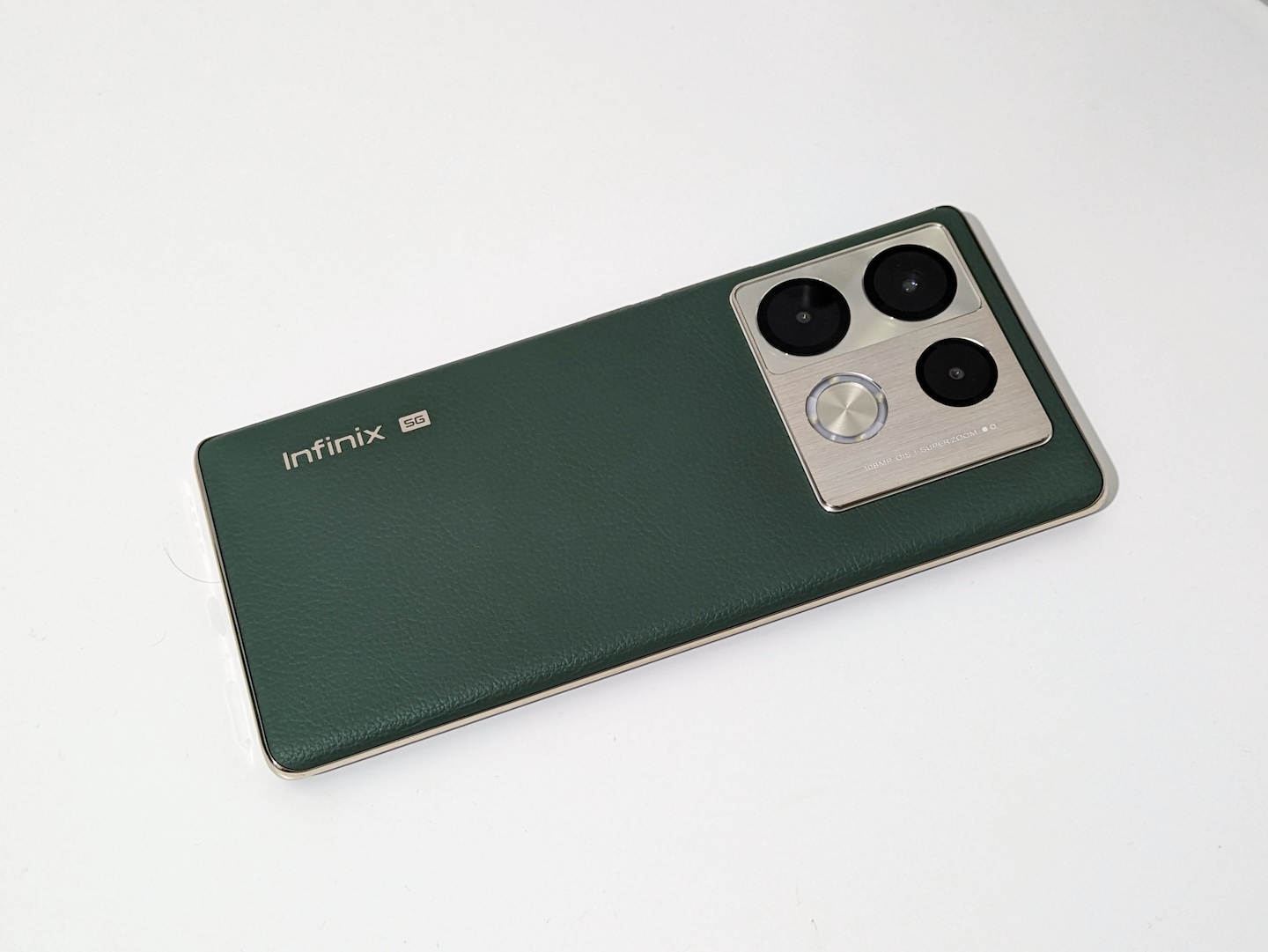 Recensione Infinix Note 40 Pro+: tutto carico