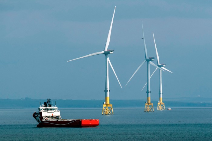 Turbine eoliche al largo della costa di Aberdeen